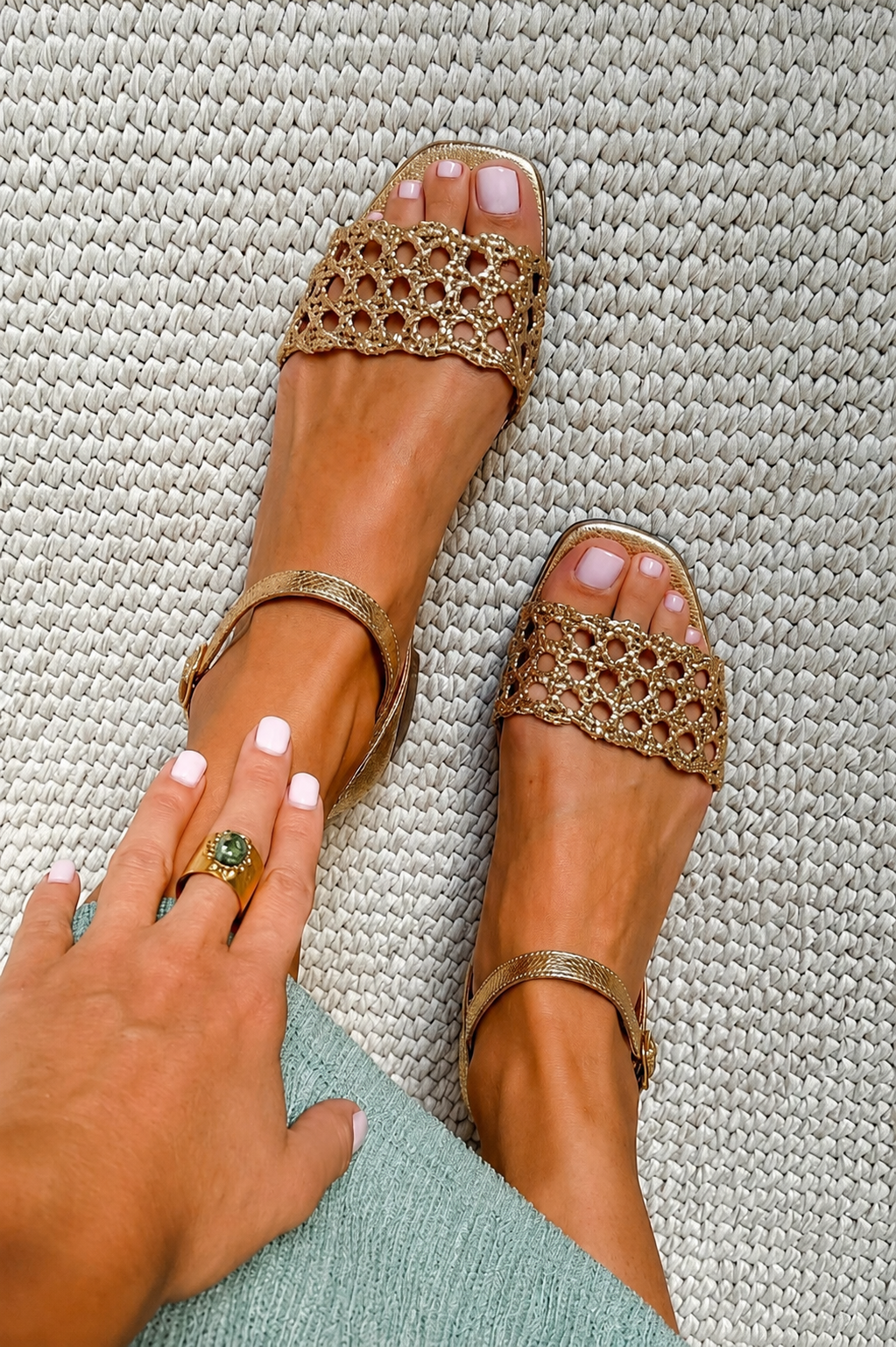 Aurora | Sandalias Doradas para un Encanto Veraniego
