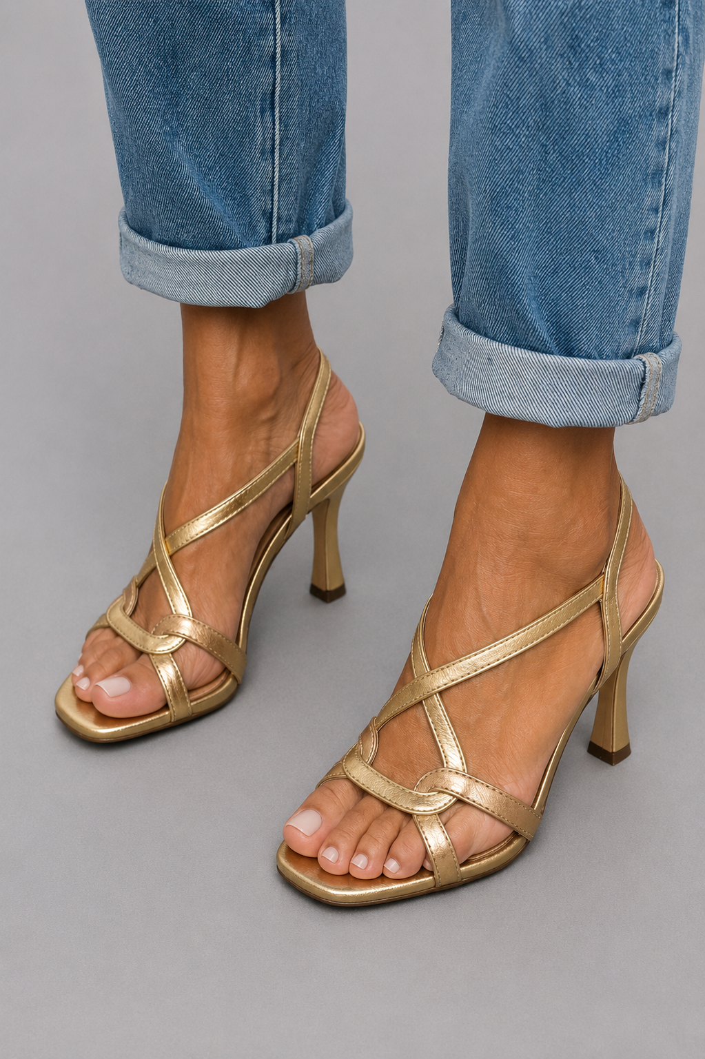 Elisabetta | Sandalias Doradas para un Verano Encantador