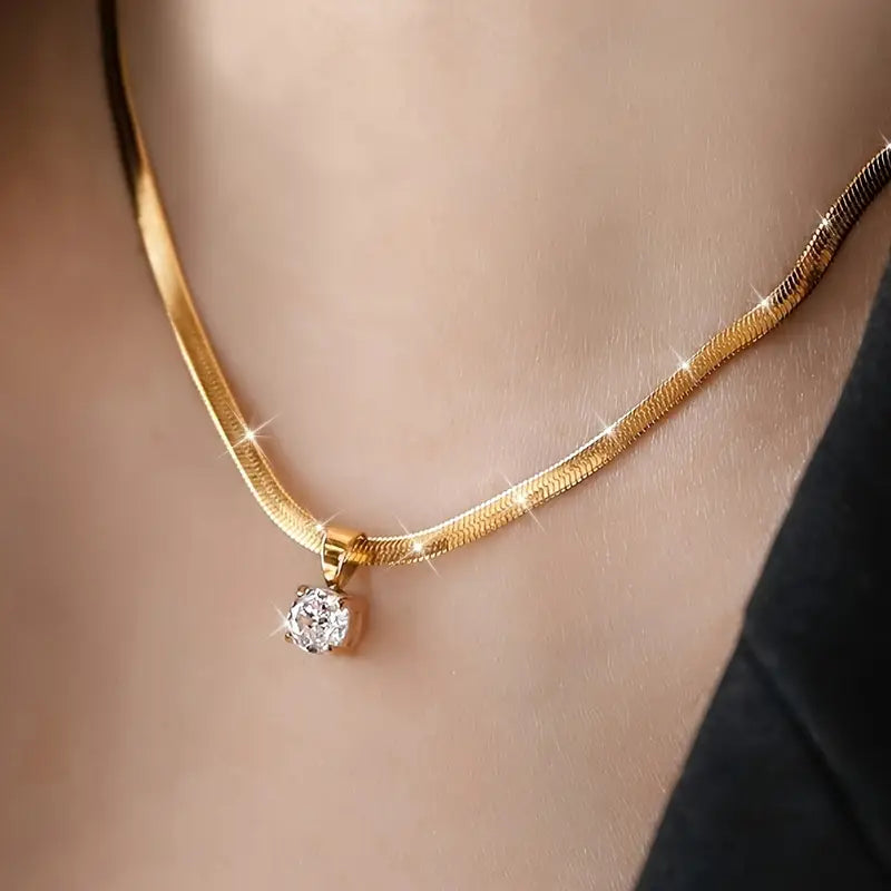 Collar elegante con colgante de strass | Oro