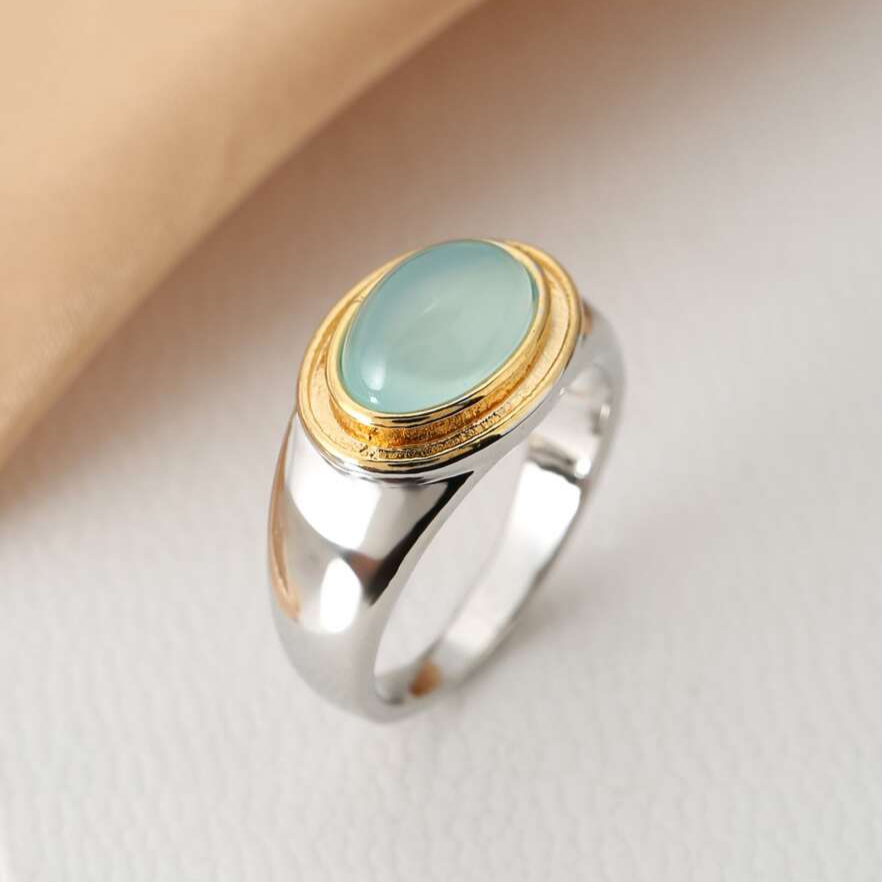 GABI | Anillo vintage con piedra lunar verde